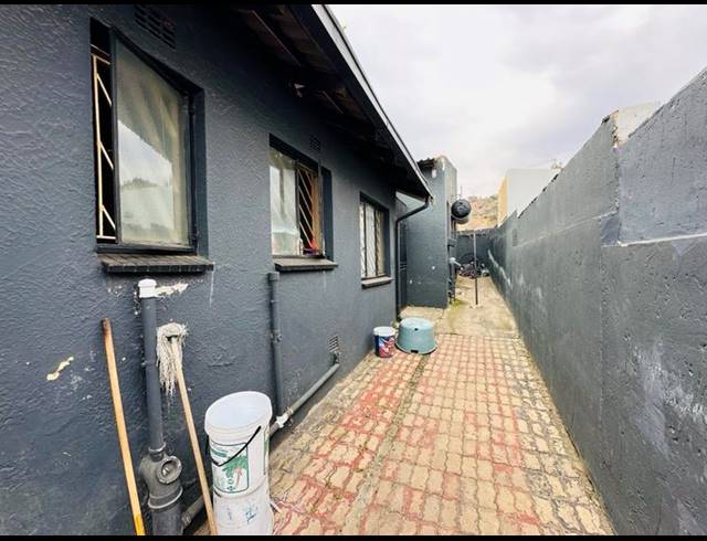 6 BEDROOM HOUSE FOR SALE IN NATURENA